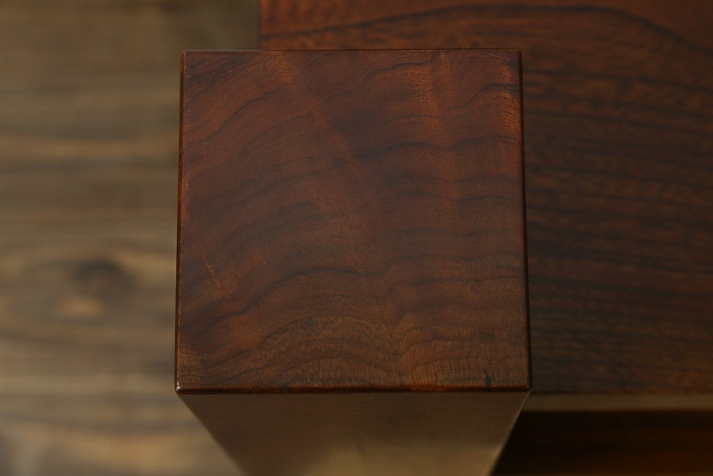 和製アンティーク　高級品!!　重厚　総欅材　黒柿引き戸框　漆塗り　存在感のある木目が目を惹く置き床　(R-073868)