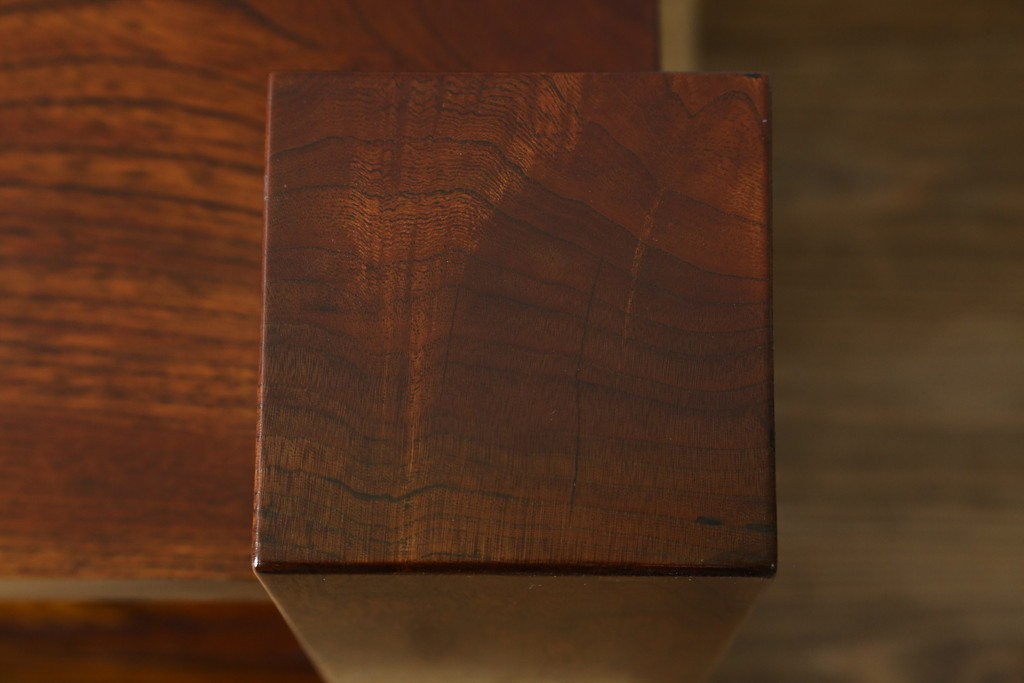 和製アンティーク　高級品!!　重厚　総欅材　黒柿引き戸框　漆塗り　存在感のある木目が目を惹く置き床　(R-073868)