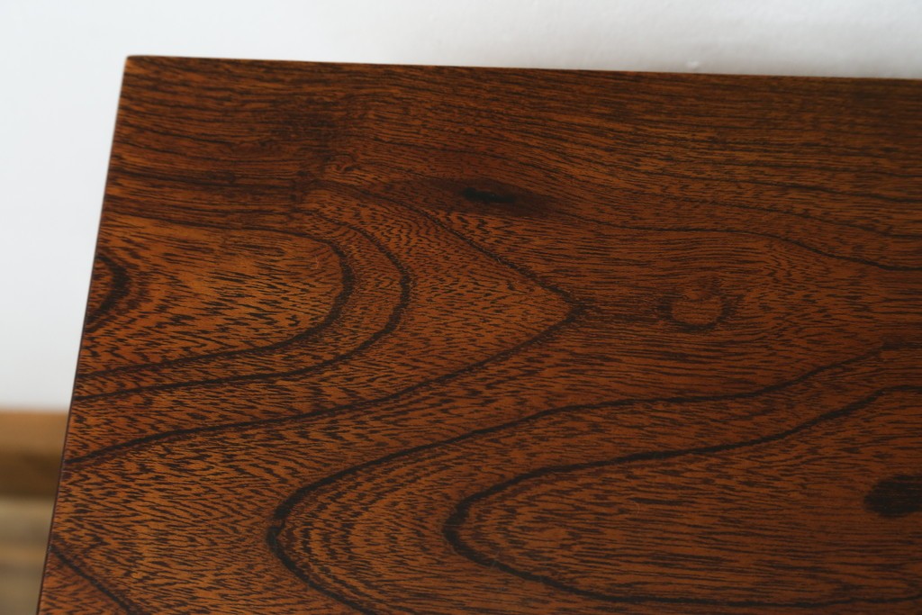 和製アンティーク　高級品!!　重厚　総欅材　黒柿引き戸框　漆塗り　存在感のある木目が目を惹く置き床　(R-073868)