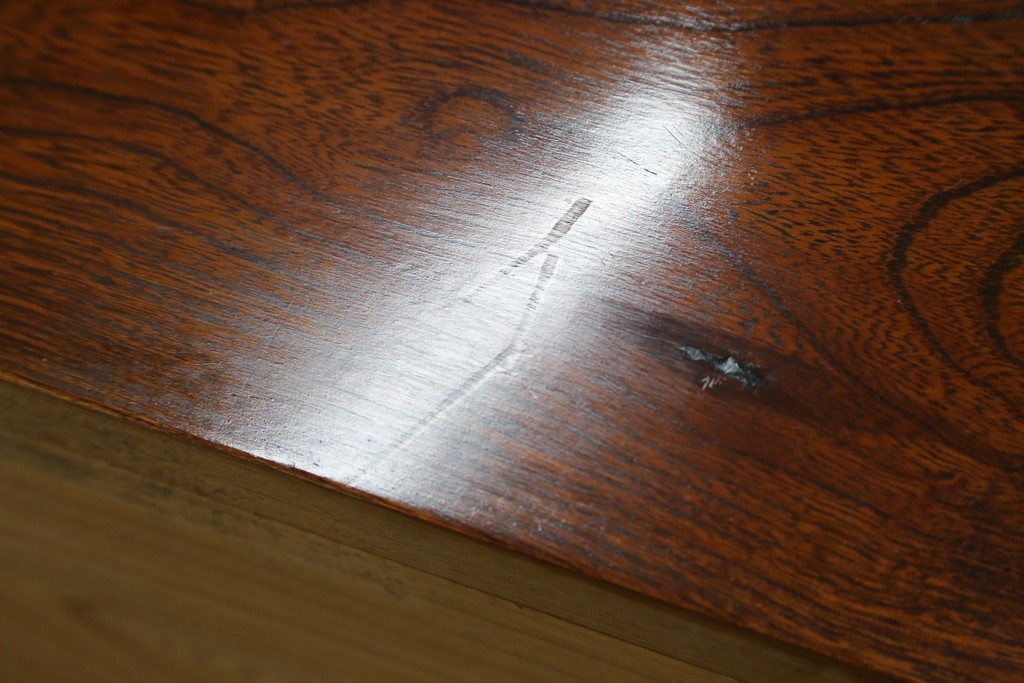 和製アンティーク　高級品!!　重厚　総欅材　黒柿引き戸框　漆塗り　存在感のある木目が目を惹く置き床　(R-073868)