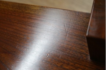 和製アンティーク　高級品!!　重厚　総欅材　黒柿引き戸框　漆塗り　存在感のある木目が目を惹く置き床　(R-073868)