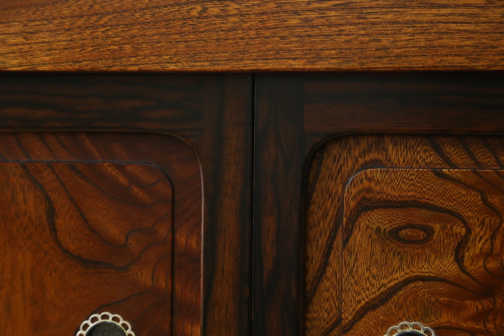 和製アンティーク　高級品!!　重厚　総欅材　黒柿引き戸框　漆塗り　存在感のある木目が目を惹く置き床　(R-073868)