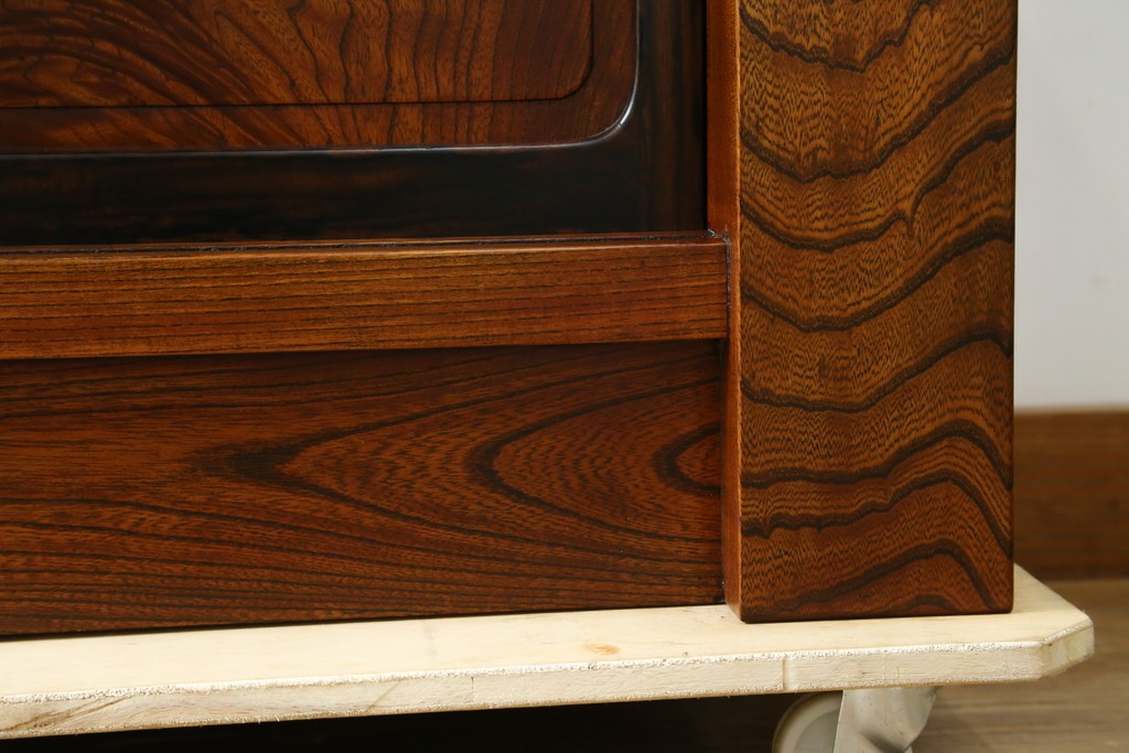 和製アンティーク　高級品!!　重厚　総欅材　黒柿引き戸框　漆塗り　存在感のある木目が目を惹く置き床　(R-073868)