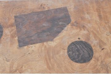 和製アンティーク　総欅(ケヤキ)材　天板玉杢　埋め木がユニークなローテーブル(テレビ台、飾り台)(R-073869)