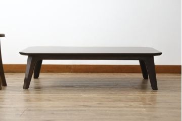 中古　松本民芸家具　斜めにすっと伸びた脚がスタイリッシュで印象的な#67型座卓I(ローテーブル、センターテーブル)(定価約20万円)R-073871)