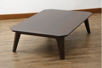 中古　松本民芸家具　斜めにすっと伸びた脚がスタイリッシュで印象的な#67型座卓I(ローテーブル、センターテーブル)(定価約20万円)R-073871)