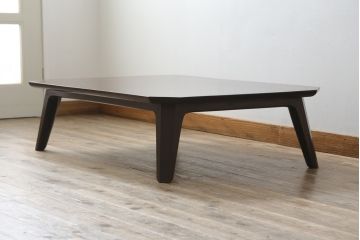 中古　松本民芸家具　斜めにすっと伸びた脚がスタイリッシュで印象的な#67型座卓I(ローテーブル、センターテーブル)(定価約20万円)R-073871)