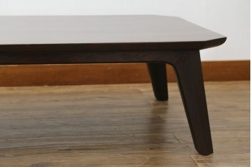 中古　松本民芸家具　斜めにすっと伸びた脚がスタイリッシュで印象的な#67型座卓I(ローテーブル、センターテーブル)(定価約20万円)R-073871)