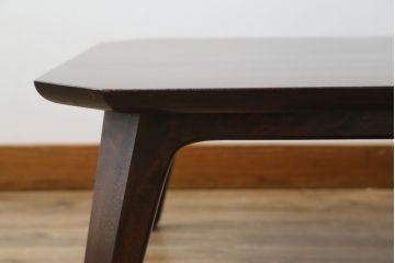 中古　松本民芸家具　斜めにすっと伸びた脚がスタイリッシュで印象的な#67型座卓I(ローテーブル、センターテーブル)(定価約20万円)R-073871)