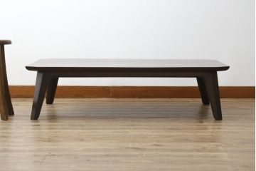 中古　松本民芸家具　斜めにすっと伸びた脚がスタイリッシュで印象的な#67型座卓I(ローテーブル、センターテーブル)(定価約20万円)R-073871)