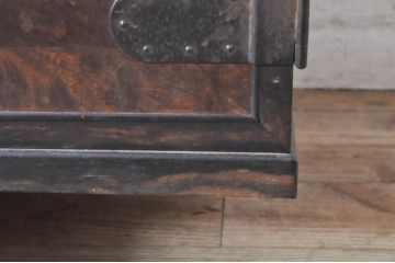和製アンティーク　上手物!!　前板欅(ケヤキ)材　玉杢　本体桐(キリ)材　前面の黒柿縁が素敵な凝った作りの収納箪笥(桐箪笥、桐たんす、茶箪笥、帳場箪笥、和タンス、時代たんす、整理箪笥、引き出し)(R-073877)