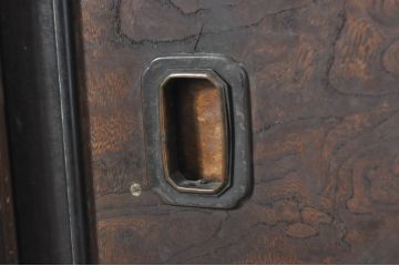 和製アンティーク　上手物!!　前板欅(ケヤキ)材　玉杢　本体桐(キリ)材　前面の黒柿縁が素敵な二本松箪笥(桐箪笥、桐たんす、茶箪笥、帳場箪笥、和タンス、時代たんす、整理箪笥、引き出し)(R-073878)