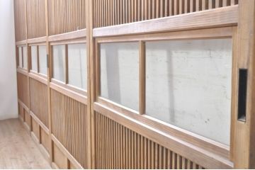 アンティーク建具　風情のある佇まいが魅力的な裏障子付き格子戸4枚セット(引き戸、障子戸、ガラス帯戸)(R-073885)