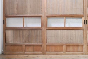 アンティーク建具　風情のある佇まいが魅力的な裏障子付き格子戸4枚セット(引き戸、障子戸、ガラス帯戸)(R-073885)