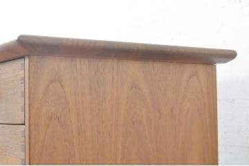 中古　デンマーク　Maver Collection(ネイバーコレクション)　S?ren Nissen(ソーレン・ニッセン)&Ebbe Gehl(エベ・ゲール)デザイン　チェリー材　ナチュラルテイストの空間づくりに活躍する7段サイドチェスト(引き出し、縦型チェスト、縦長チェスト、北欧)(R-073895)