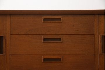 北欧ビンテージ　チーク材　木の温もり溢れるサイドボード(サイドキャビネット、サイドチェスト、リビングボード、収納棚、戸棚、ヴィンテージ)(R-073896)
