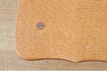 和製ビンテージ　背もたれと座面の彫刻模様が目を惹く板座チェア(椅子、イス、ダイニングチェア、ヴィンテージ)(R-073897)