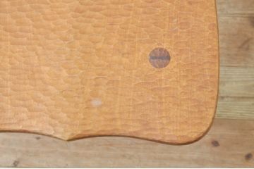 和製ビンテージ　背もたれと座面の彫刻模様が目を惹く板座チェア(椅子、イス、ダイニングチェア、ヴィンテージ)(R-073897)