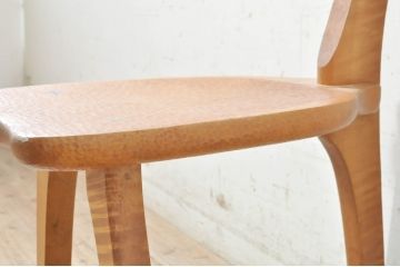 和製ビンテージ　背もたれと座面の彫刻模様が目を惹く板座チェア(椅子、イス、ダイニングチェア、ヴィンテージ)(R-073897)