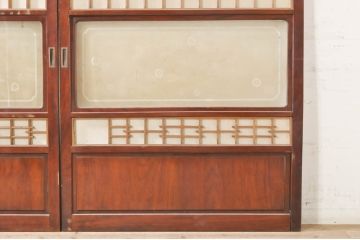 アンティーク建具　高級品!!　漆塗り　欅(ケヤキ)材　和モダンな空間づくりにおすすめ!デザインがおしゃれなガラス入り幅広障子戸2枚セット(引き戸、ガラス帯戸)(R-073904)