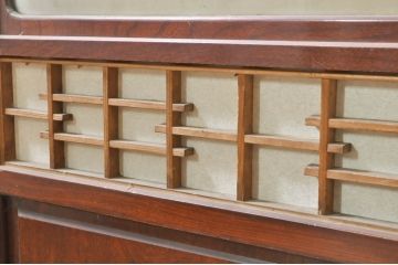 アンティーク建具　高級品!!　漆塗り　欅(ケヤキ)材　和モダンな空間づくりにおすすめ!デザインがおしゃれなガラス入り幅広障子戸2枚セット(引き戸、ガラス帯戸)(R-073904)