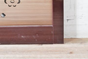 ビンテージ建具　最高級!!　石川県産　総漆塗り　透かし彫り入り　腰板の縁起が良い松竹梅デザインが目を惹く幅広夏戸2枚セット(引き戸、簾戸、簀戸、葭戸、夏障子、御簾戸、すど、ヴィンテージ)(R-073907)