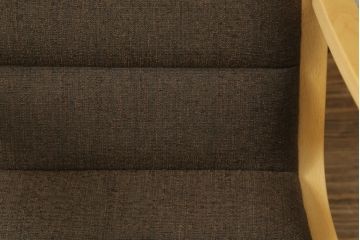 中古　美品　天童木工(Tendo)　どんな空間にも合わせやすいナチュラルカラーのロッキングチェア(アームチェア、揺り椅子、イス)(定価約11万円)(R-073926)