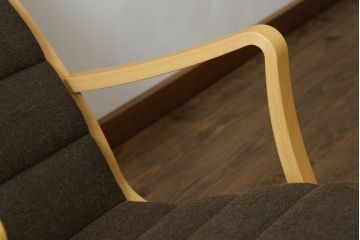 中古　美品　天童木工(Tendo)　どんな空間にも合わせやすいナチュラルカラーのロッキングチェア(アームチェア、揺り椅子、イス)(定価約11万円)(R-073926)