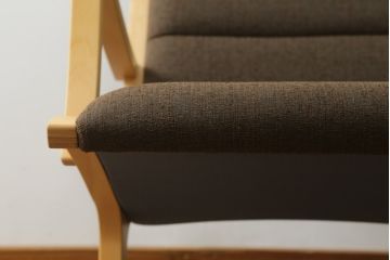 中古　美品　天童木工(Tendo)　どんな空間にも合わせやすいナチュラルカラーのロッキングチェア(アームチェア、揺り椅子、イス)(定価約11万円)(R-073926)