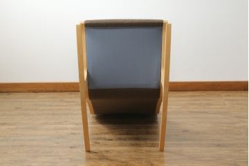 中古　美品　天童木工(Tendo)　どんな空間にも合わせやすいナチュラルカラーのロッキングチェア(アームチェア、揺り椅子、イス)(定価約11万円)(R-073926)