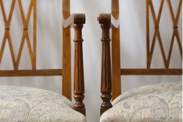 イタリアアンティーク　マホガニー材　象嵌入り　品のある佇まいが魅力的なマーケットリーアームチェア2脚セット(ダイニングチェア、椅子、イス)(R-073939)