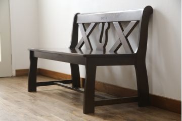 中古　希少な絶版品　カリモク家具(karimoku)　ルスティック(RUSTIC)　カントリースタイルの空間づくりにおすすめな2人掛けベンチ(長椅子、板座チェア)(R-073943)