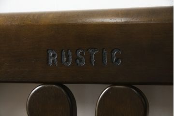 中古　希少な絶版品　カリモク家具(karimoku)　ルスティック(RUSTIC)　カントリースタイルの空間づくりにおすすめな2人掛けベンチ(長椅子、板座チェア)(R-073943)