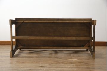 中古　希少な絶版品　カリモク家具(karimoku)　ルスティック(RUSTIC)　カントリースタイルの空間づくりにおすすめな2人掛けベンチ(長椅子、板座チェア)(R-073943)