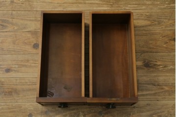 中古　美品　国会議事堂納品の高級家具メーカー　徳田家具　特徴的な脚のデザインが目を引くクラシカルなデスク　(R-073951)