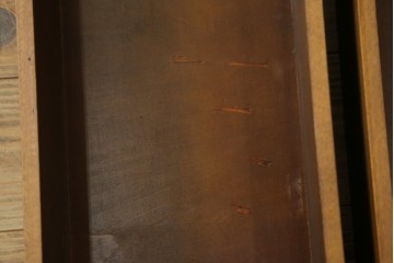 中古　美品　国会議事堂納品の高級家具メーカー　徳田家具　特徴的な脚のデザインが目を引くクラシカルなデスク　(R-073951)
