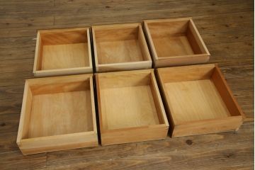 中古　松本民芸家具　収納力たっぷりの高級感漂うD型食器棚(カップボード、飾り棚、収納棚、本箱)(定価約99万円)(R-073952)