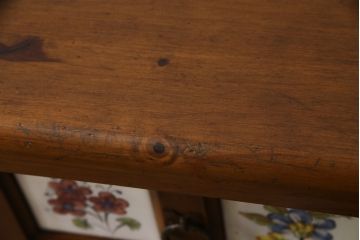 中古　スペイン製　バレンシア　タイルに描かれた花柄が可愛らしい!! お部屋を華やかに引き立てるチェスト(サイドチェスト、引き出し)(R-073956)