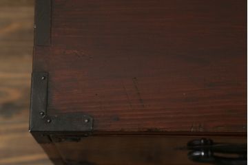 和製アンティーク　美品　前面栗材　深みのある色合いが魅力の鉄脚付き米沢箪笥ローボード(テレビ台、テレビボード、ローチェスト、収納たんす、時代箪笥、引き出し)(R-073966)