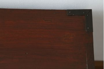 和製アンティーク　美品　前面栗材　深みのある色合いが魅力の鉄脚付き米沢箪笥ローボード(テレビ台、テレビボード、ローチェスト、収納たんす、時代箪笥、引き出し)(R-073966)