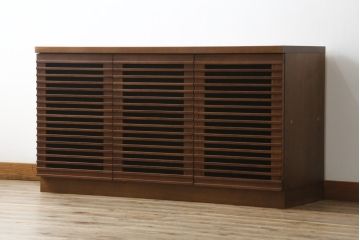 中古　CONDE HOUSE(カンディハウス)　洗練された空間作りにおすすめのモダンなウォールナットサイドボード(ローボード、テレビ台、テレビボード、サイドキャビネット、戸棚、収納棚、リビングボード)(定価約30万円)(R-073967)