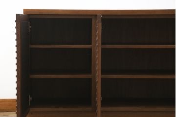 中古　CONDE HOUSE(カンディハウス)　洗練された空間作りにおすすめのモダンなウォールナットサイドボード(ローボード、テレビ台、テレビボード、サイドキャビネット、戸棚、収納棚、リビングボード)(定価約30万円)(R-073967)