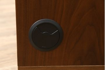 中古　CONDE HOUSE(カンディハウス)　洗練された空間作りにおすすめのモダンなウォールナットサイドボード(ローボード、テレビ台、テレビボード、サイドキャビネット、戸棚、収納棚、リビングボード)(定価約30万円)(R-073967)