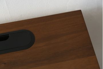 中古　CONDE HOUSE(カンディハウス)　洗練された空間作りにおすすめのモダンなウォールナットサイドボード(ローボード、テレビ台、テレビボード、サイドキャビネット、戸棚、収納棚、リビングボード)(定価約30万円)(R-073967)