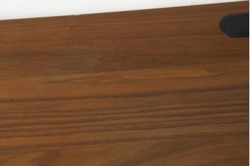 中古　CONDE HOUSE(カンディハウス)　洗練された空間作りにおすすめのモダンなウォールナットサイドボード(ローボード、テレビ台、テレビボード、サイドキャビネット、戸棚、収納棚、リビングボード)(定価約30万円)(R-073967)
