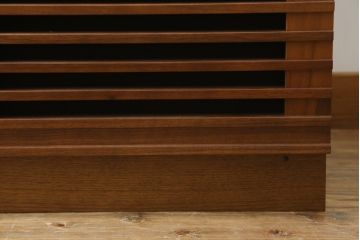中古　CONDE HOUSE(カンディハウス)　洗練された空間作りにおすすめのモダンなウォールナットサイドボード(ローボード、テレビ台、テレビボード、サイドキャビネット、戸棚、収納棚、リビングボード)(定価約30万円)(R-073967)