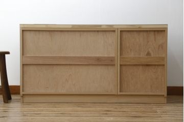 中古　CONDE HOUSE(カンディハウス)　洗練された空間作りにおすすめのモダンなウォールナットサイドボード(ローボード、テレビ台、テレビボード、サイドキャビネット、戸棚、収納棚、リビングボード)(定価約30万円)(R-073967)