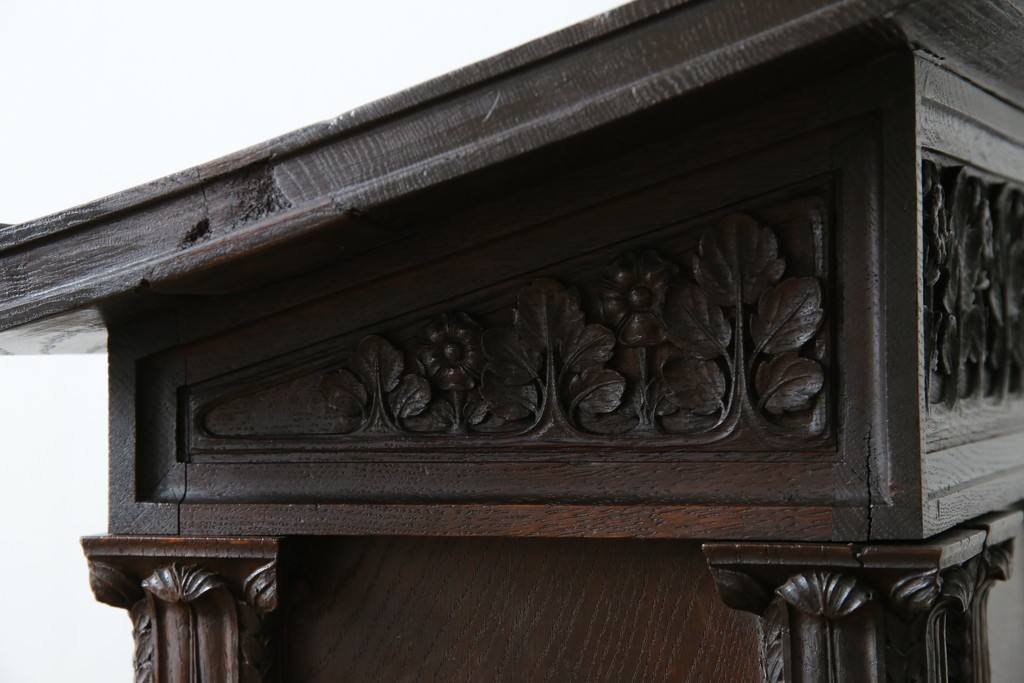 イギリスアンティーク　オーク材　美しい彫刻に注目!!　意匠を凝らした豪華レクターン　聖書台　(R-073968)