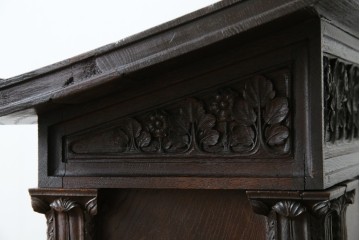 イギリスアンティーク　オーク材　美しい彫刻に注目!!　意匠を凝らした豪華レクターン　聖書台　(R-073968)