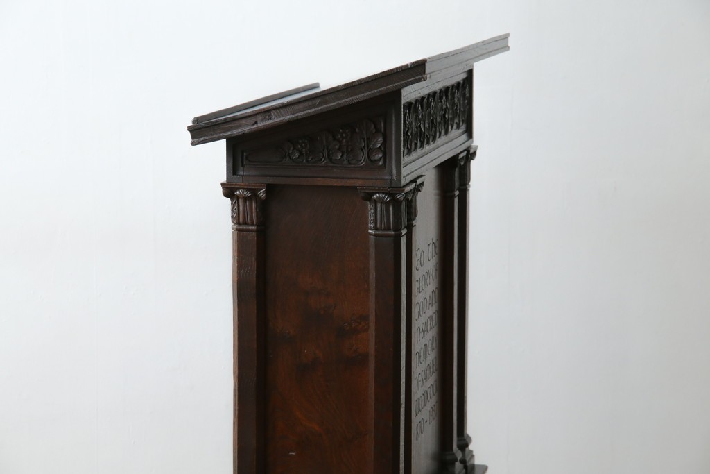 イギリスアンティーク　オーク材　美しい彫刻に注目!!　意匠を凝らした豪華レクターン　聖書台　(R-073968)